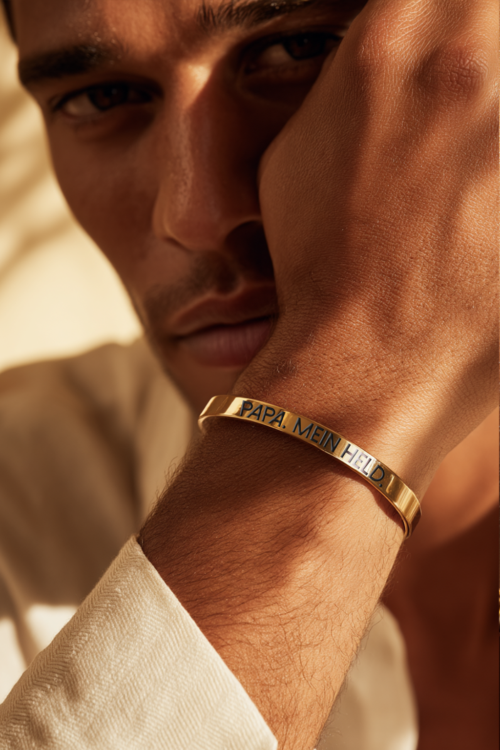 Personalisierte Armreif mit Text Gravur - 18K Gold - Geschenk für Männer &amp; Frauen
